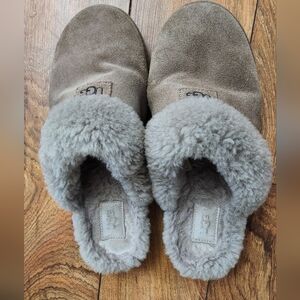 UGG Tan Shearling Lined Slippers,size 8